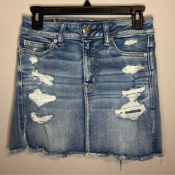 American Eagle high waisted distressed denim mini skirt women's size small 4 - Picture 1 of 5